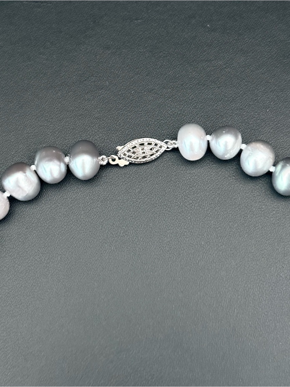 Real freshwater silver Pearl necklace 18” long 8-9MM - Picture 5 of 11